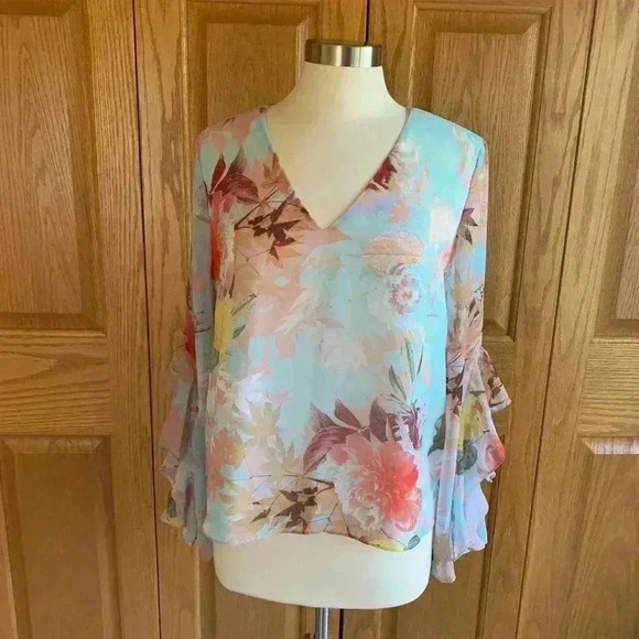 VINCE CAMUTO - Floral Ruffle Sleeve Top - Excellent Condition - Picture 1 of 13